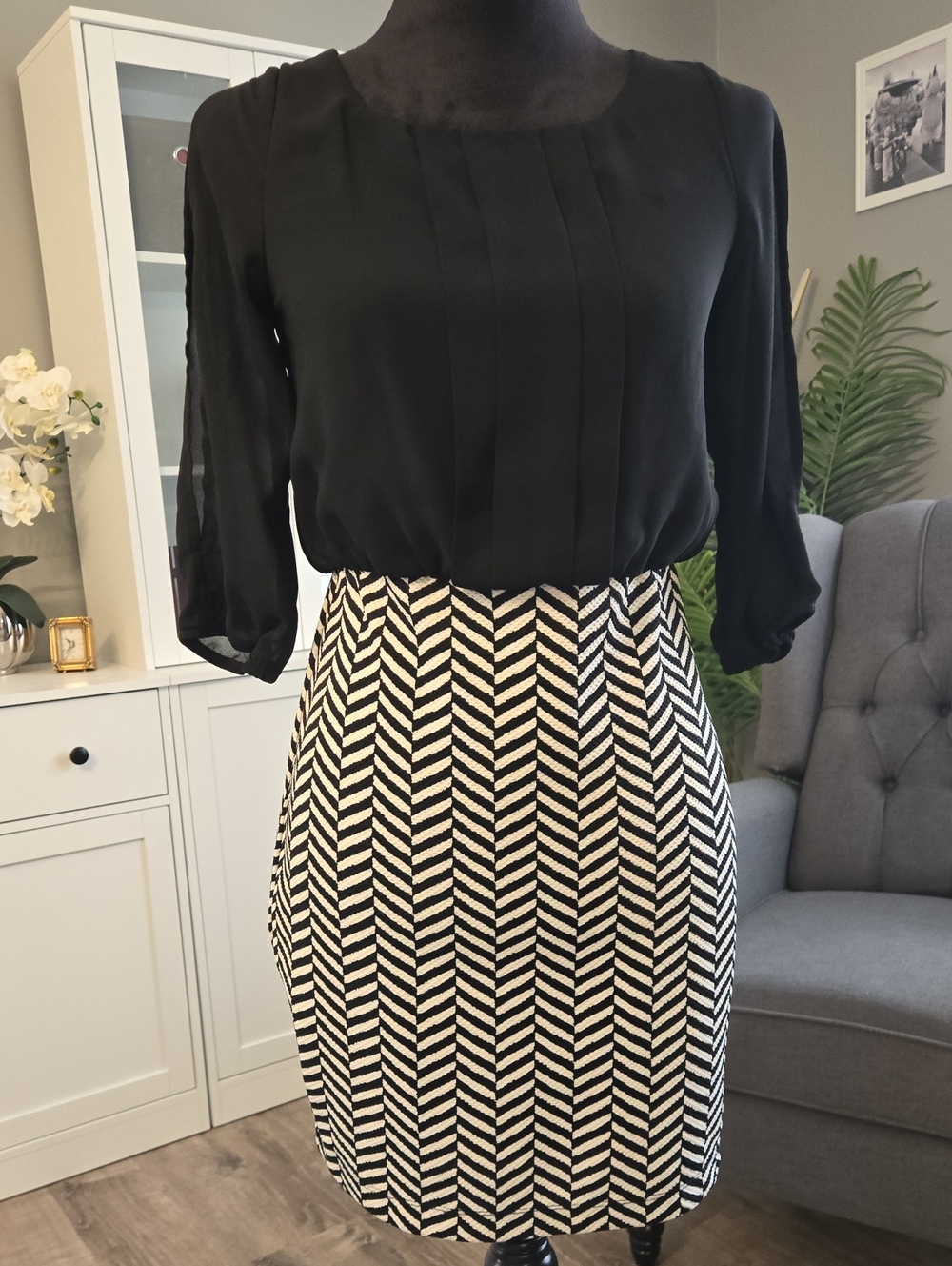 IZ Byer Black & White Chevron Pencil Skirt